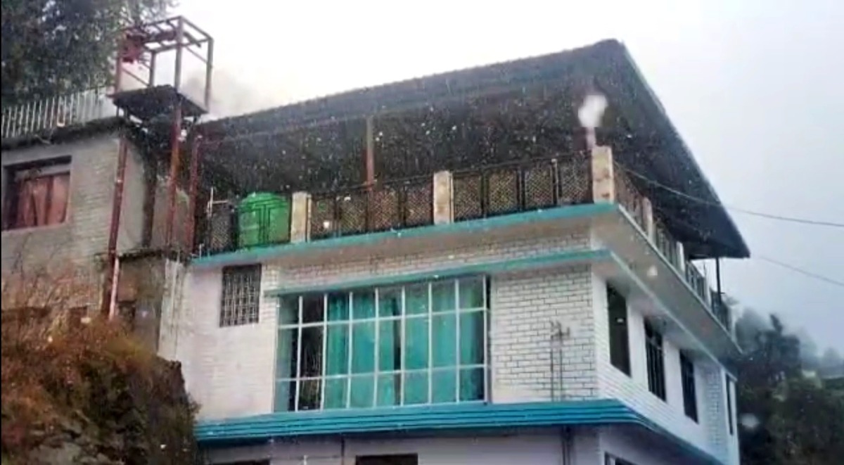 Snow fall in tripa homestay joshimath