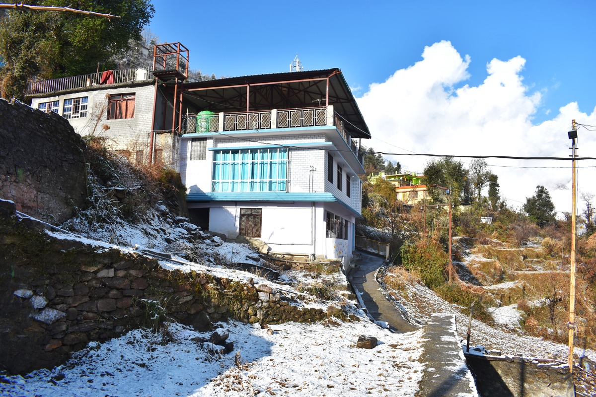 Snow fall in tripa Homestay joshimath